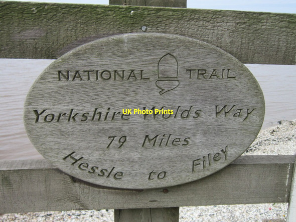 Photo 6"x4" The Yorkshire Wold Way at Hessle foreshore Hessle\/TA0326 c2013