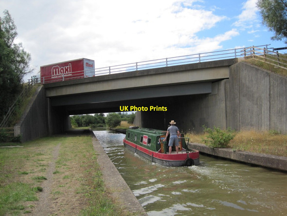 Photo 6"x4" Narrow Boat below Motorway Bridge Banbury\/SP4540 c2013