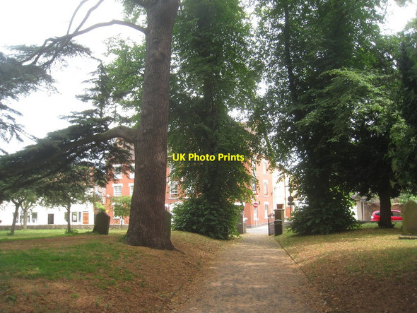 Photo 6"x4" The path towards Church Walk Pershore c2013
