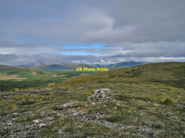 Photo 6"x4" Tiny cairn on Beinn a' Bhric Lochluichart c2013