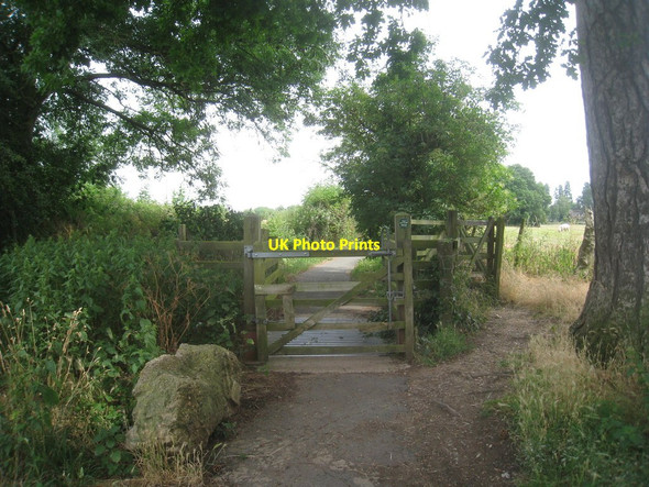 Photo 6"x4" Gate on the footpath to Wick Pershore c2013