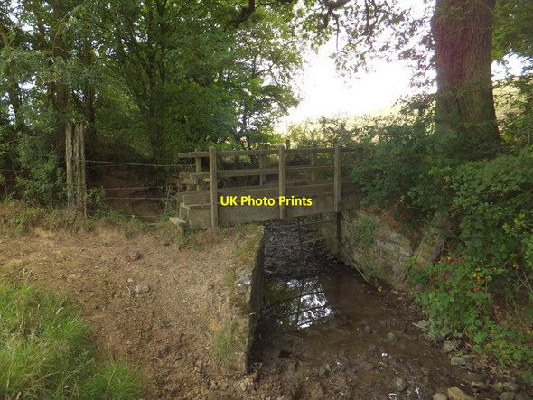 Photo 6"x4" Footbridge on path to Broadwoodkelly Broadwoodkelly c2013