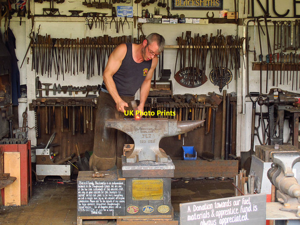 Photo 6"x4" Blacksmith at work Little Haywood c2013