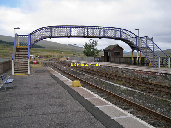 Photo 6"x4" Achnasheen station, footbridge Achnasheen\/Achadh na Sine c2013