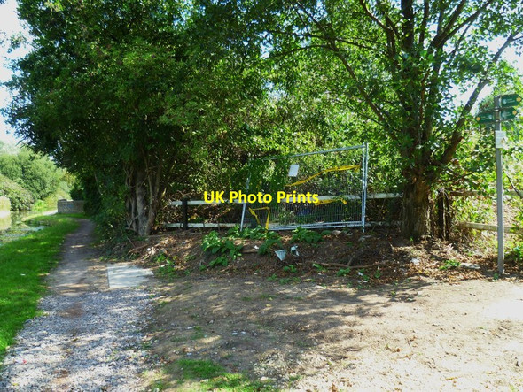 Photo 6"x4" Orange Way after Wiltshire (493) Yiewsley c2013