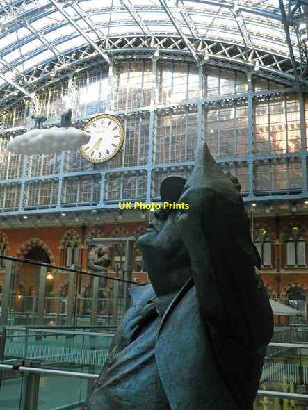 Photo 6"x4" Statue of Sir John Betjeman, St. Pancras Station London c2013