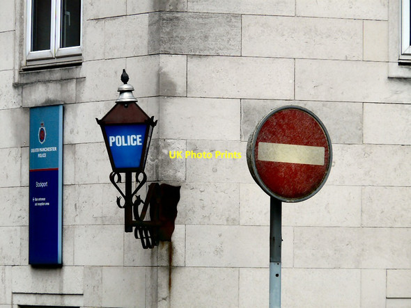 Photo 6"x4" Police Blue Lamp Stockport\/SJ8990 c2013