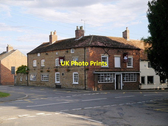 Photo 6"x4" Barrowby, The White Swan Barrowby\/SK8836 c2013