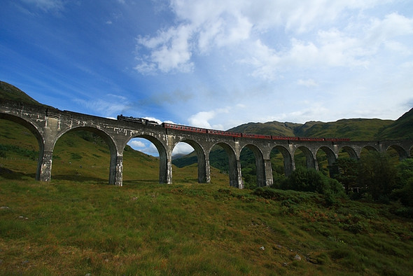 Photo 6"x4" The Glenfinnan Viaduct and the Jacobite Express Glenfinnan c2008
