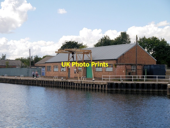 Photo 6"x4" River Trent, The Basin at Newark Newark-on-Trent c2013