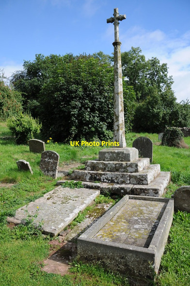 Photo 6"x4" The grave of St John Kemble and a preaching cross Welsh Newton c2013