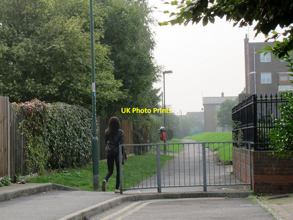 Photo 6"x4" Footpath on Temple Hill  New Town\/TQ5474 c2013
