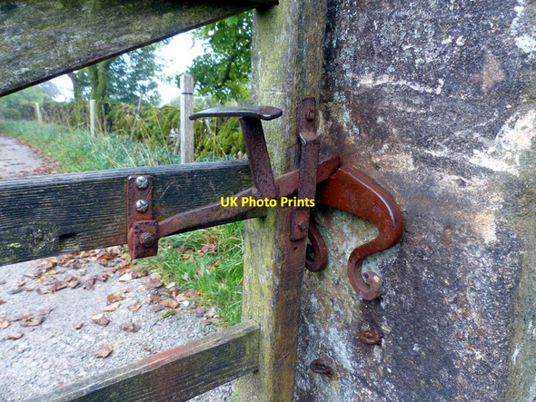 Photo 6"x4" Gate Latch Water Houses\/SD8867 c2013