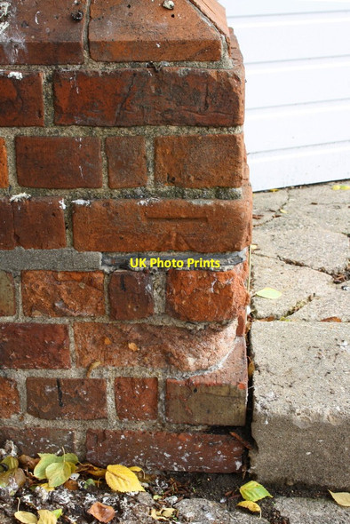 Photo 6"x4" Benchmark on #69 London Road Headington c2013