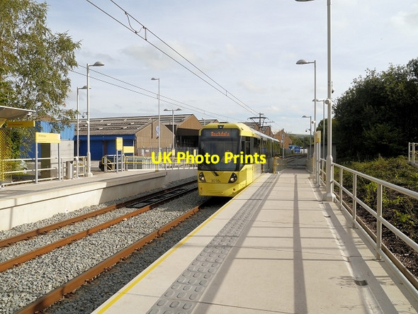 Photo 6"x4" Tram Arriving at Milnrow Milnrow c2013