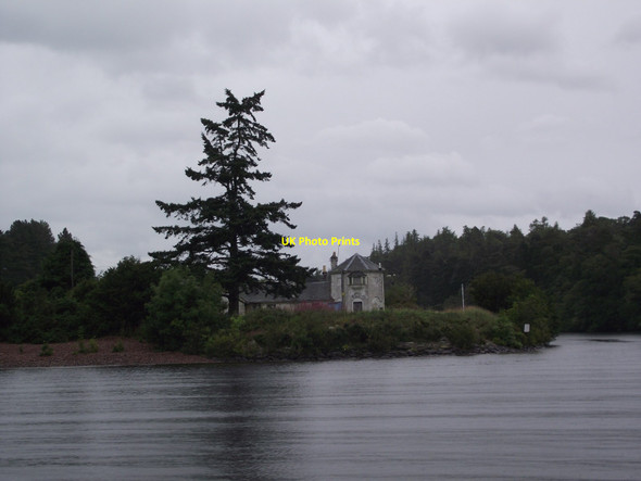 Photo 6"x4" Bona Lighthouse marks the navigation from Loch Ness to Loch Dochfour Lochend\/NH5937 c2012