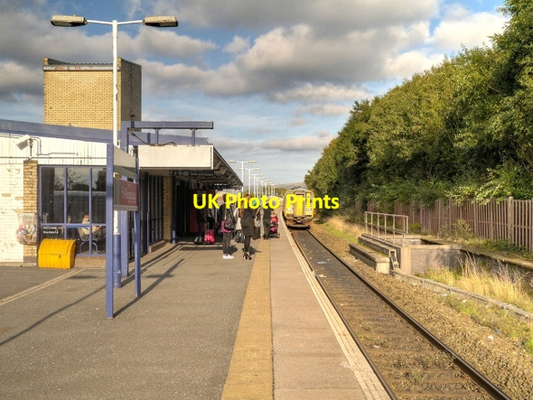 Photo 6"x4" Train Approaching Platform 3, Rochdale Station Rochdale c2013