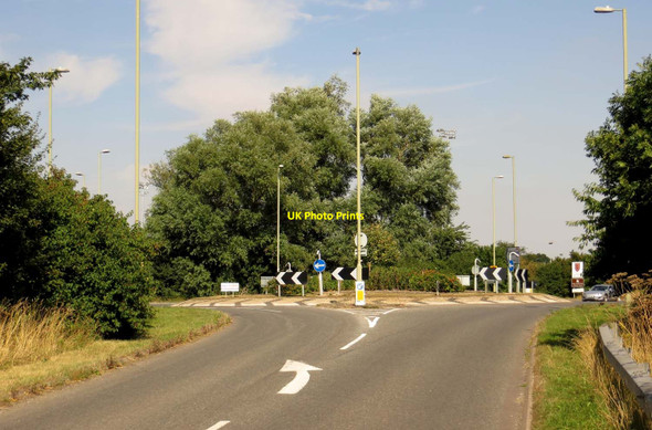 Photo 6"x4" Roundabout on Hithercroft Road Wallingford c2013