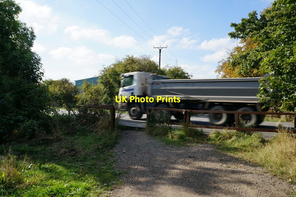 Photo 6"x4" Traffic on Staithes Road, East Yorkshire Salt End c2013