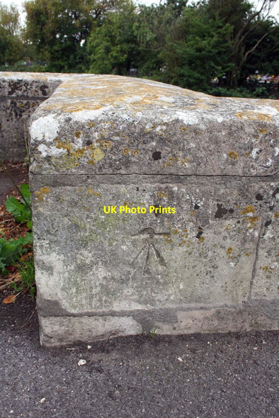 Photo 6"x4" Benchmark on Grey's Bridge Dorchester\/SY6890 c2013