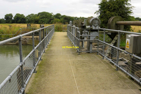 Photo 6"x4" The Thames Path crosses the weir Swinford\/SP4408 c2013