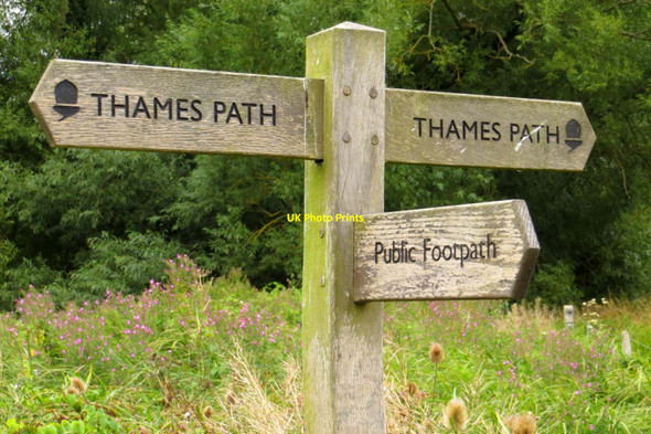Photo 6"x4" Thames Path signpost by the weir Swinford\/SP4408 c2013