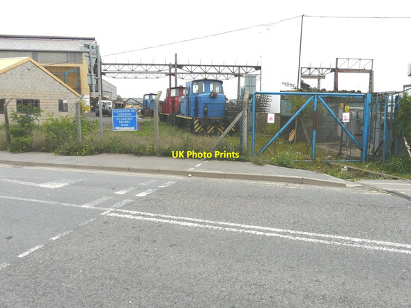 Photo 6"x4" Three diesel shunters Queenborough\/TQ9172 c2013