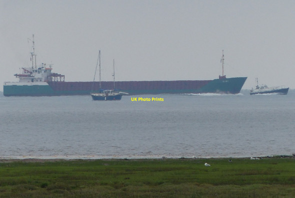 Photo 6"x4" Ships and boats out on The Wash Freiston Shore c2013