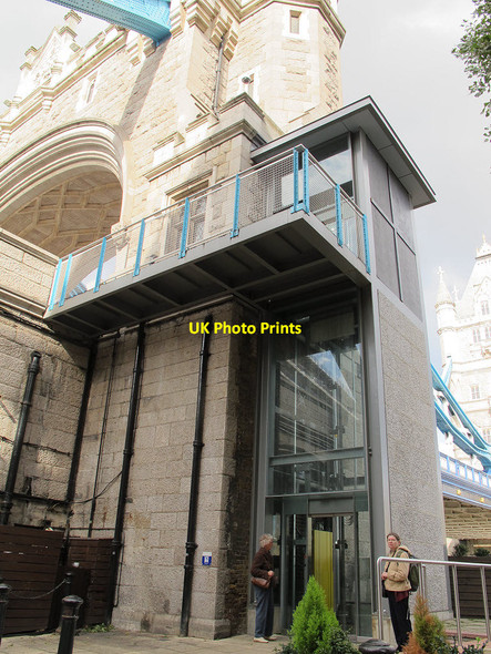Photo 6"x4" Lift to Tower Bridge London c2013