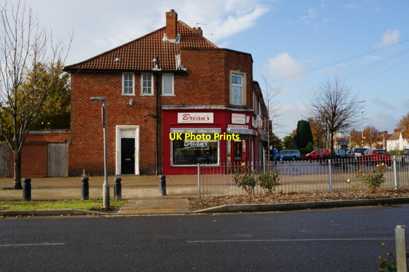 Photo 6"x4" Shops on Greenwood Avenue, Hull Inglemire c2013