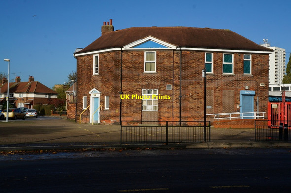 Photo 6"x4" The former Greenwood Avenue Rent Office Cottingham\/TA0432 c2013