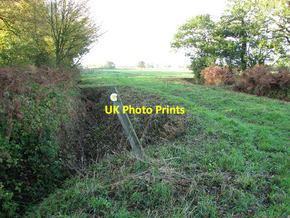 Photo 6"x4" A leaning footpath marker Haddiscoe c2013