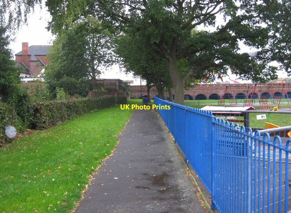 Photo 6"x4" Footpath by the side of Riverside Meadows Play Area, Stourport-on-Severn Stourport-on-Severn c2013