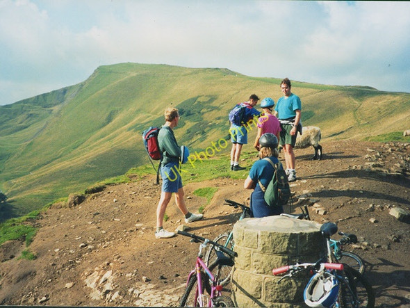 Photo 6"x4" Mountain bikers at Hollins Cross Edale c1993