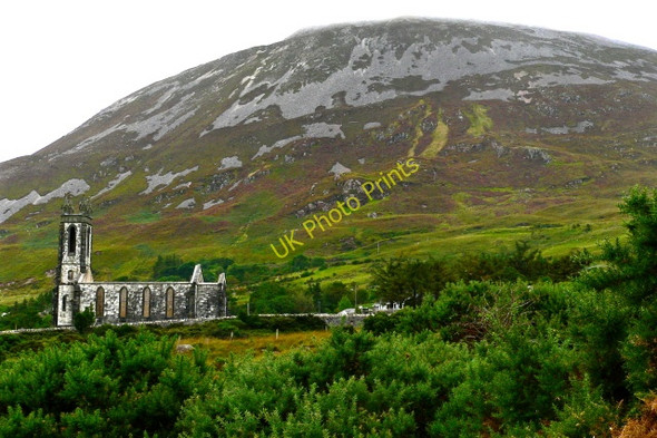 Photo 6"x4" Derelict church and Mount Errigal Money Beg c2005
