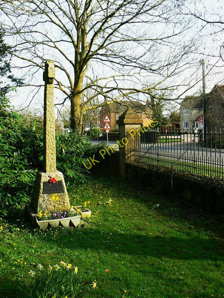 Photo 6"x4" War memorial, Brinkworth cemetery Brinkworth c2009