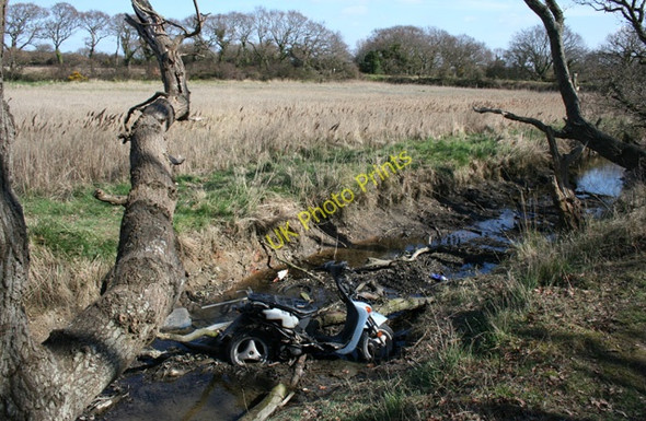 Photo 6"x4" Abandoned scooter in drainage channel West Town\/SZ7199 c2009