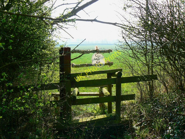 Photo 6"x4" Footpath entrance,  No Parish Farm Lydiard Plain c2009