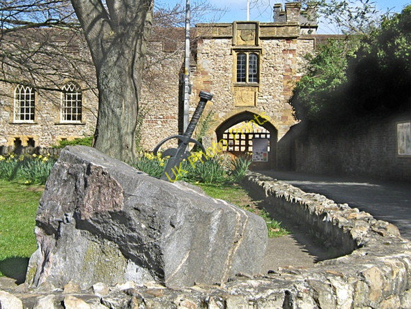 Photo 6"x4" Excalibur and Taunton Castle gate Taunton\/ST2324 c2009