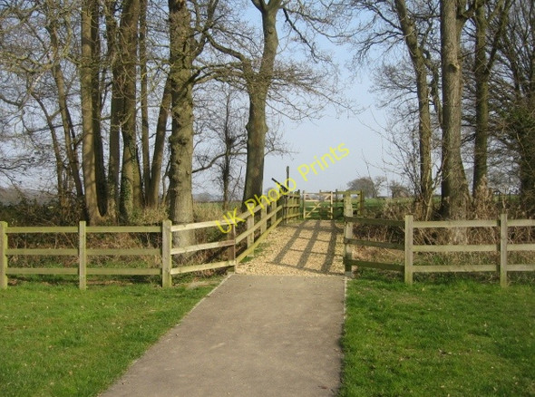 Photo 6"x4" Crossing the Park Pale Chineham c2009