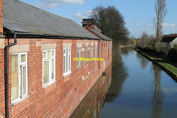 Photo 6"x4" Chesterfield Canal and the workshopos Worksop c2014