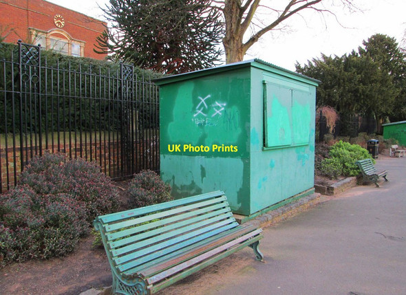 Photo 6"x4" Kiosk and seats by Crown Green Bowls lawn, Mary Stevens Park, Stourbridge Stourbridge c2014