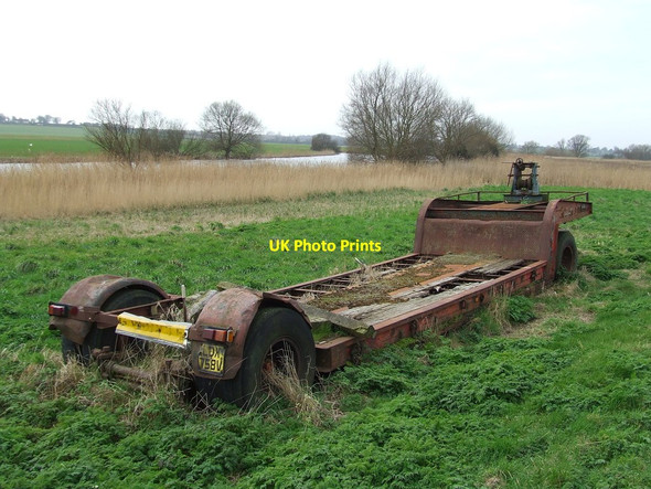Photo 6"x4" Old Trailer Felixstowe Ferry c2014