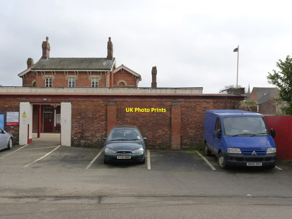 Photo 6"x4" The back of Oakham Station Oakham\/SK8509 c2014