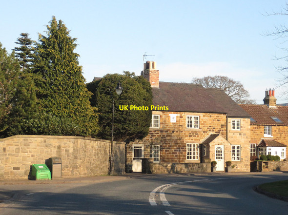 Photo 6"x4" Stone cottages, Sutton-Under-Whitestonecliffe Sutton-under-Whitestonecliffe c2014