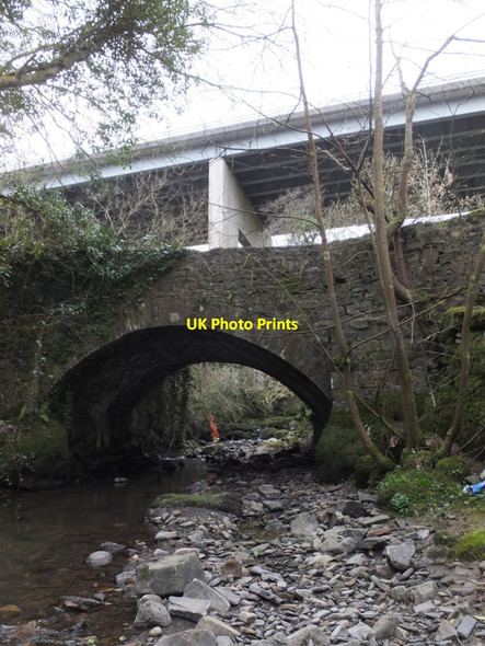 Photo 6"x4" The new overlooks the old Gellideg\/SO0207 c2014