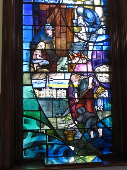 Photo 6"x4" The Famine Window at Belfast City Hall Belfast c2011