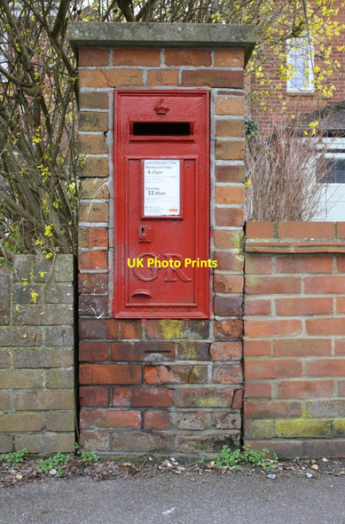 Photo 6"x4" Benchmarked pillar box outside #55 Albert Road Reading c2014