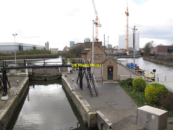 Photo 6"x4" Bow Locks Bow\/TQ3682 c2014