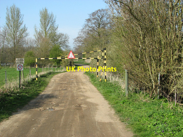 Photo 6"x4" Access road to private fishing lakes Harleston\/TM2483 c2014